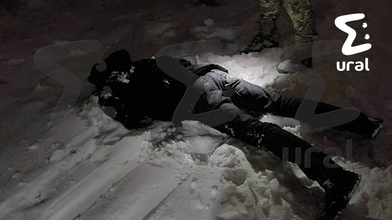 Мужчину с тремя самодельными бомбами задержали около Уральского юридического института в Екатеринбурге Мужчину с тремя самодельными бомбами задержали около Уральского юридического института в Екатеринбурге