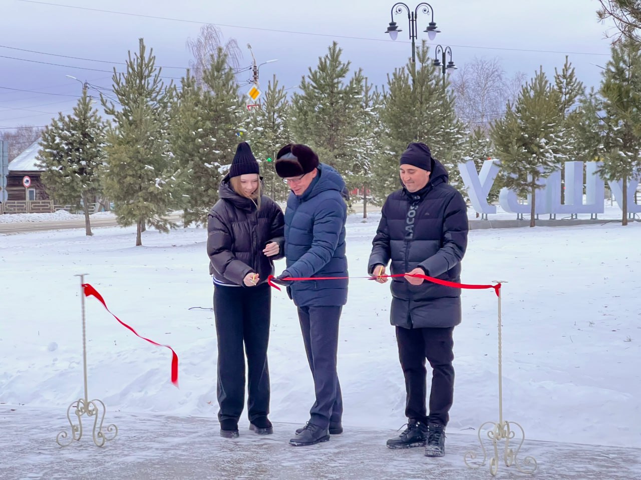 В Кушве после обновления открылась мемориальная зона парка Пионеров В Кушве после обновления открылась мемориальная зона парка Пионеров