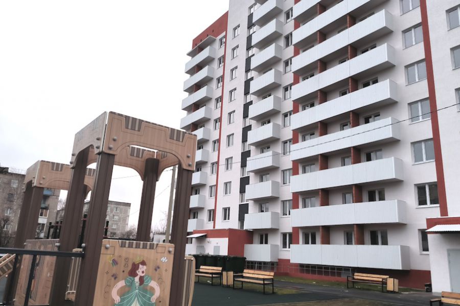 Ключи от квартир в новостройке на улице Свердлова в Нижнем Тагиле получили 140 детей-сирот