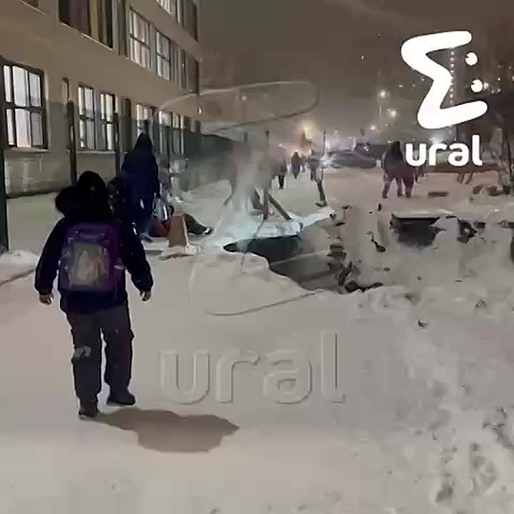 Коммунальщики вырыли портал в Вальхаллу возле 181-й школы в Академическом