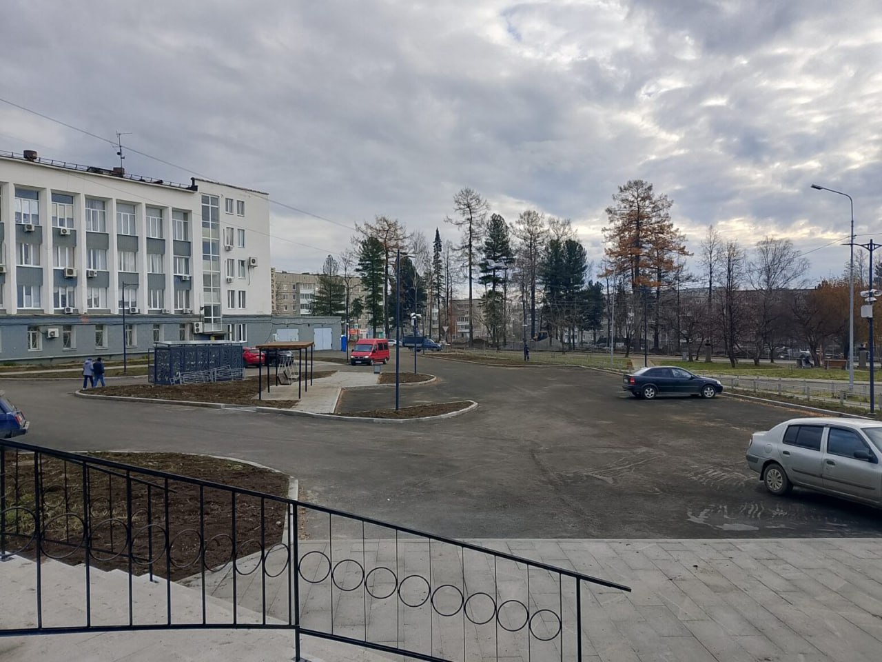 В Кушве после обновления открылась мемориальная зона парка Пионеров В Кушве после обновления открылась мемориальная зона парка Пионеров