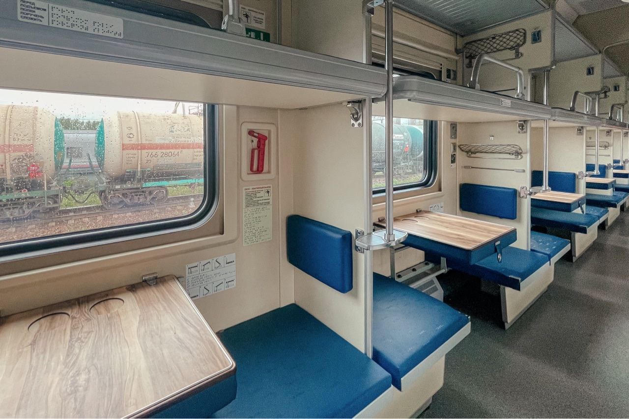 Обновили составы «северных» поездов Екатеринбург – Сургут и Сургут – Москва Обновили составы «северных» поездов Екатеринбург – Сургут и Сургут – Москва