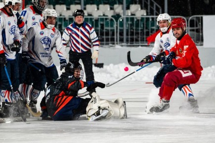 Свердловский клуб по хоккею с мячом «СКА-Уральский Трубник» одержал победу в десятом туре чемпионата России