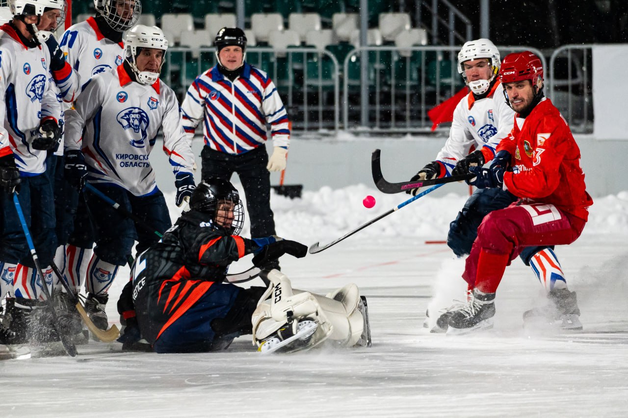 Свердловский клуб по хоккею с мячом «СКА-Уральский Трубник» одержал победу в десятом туре чемпионата России