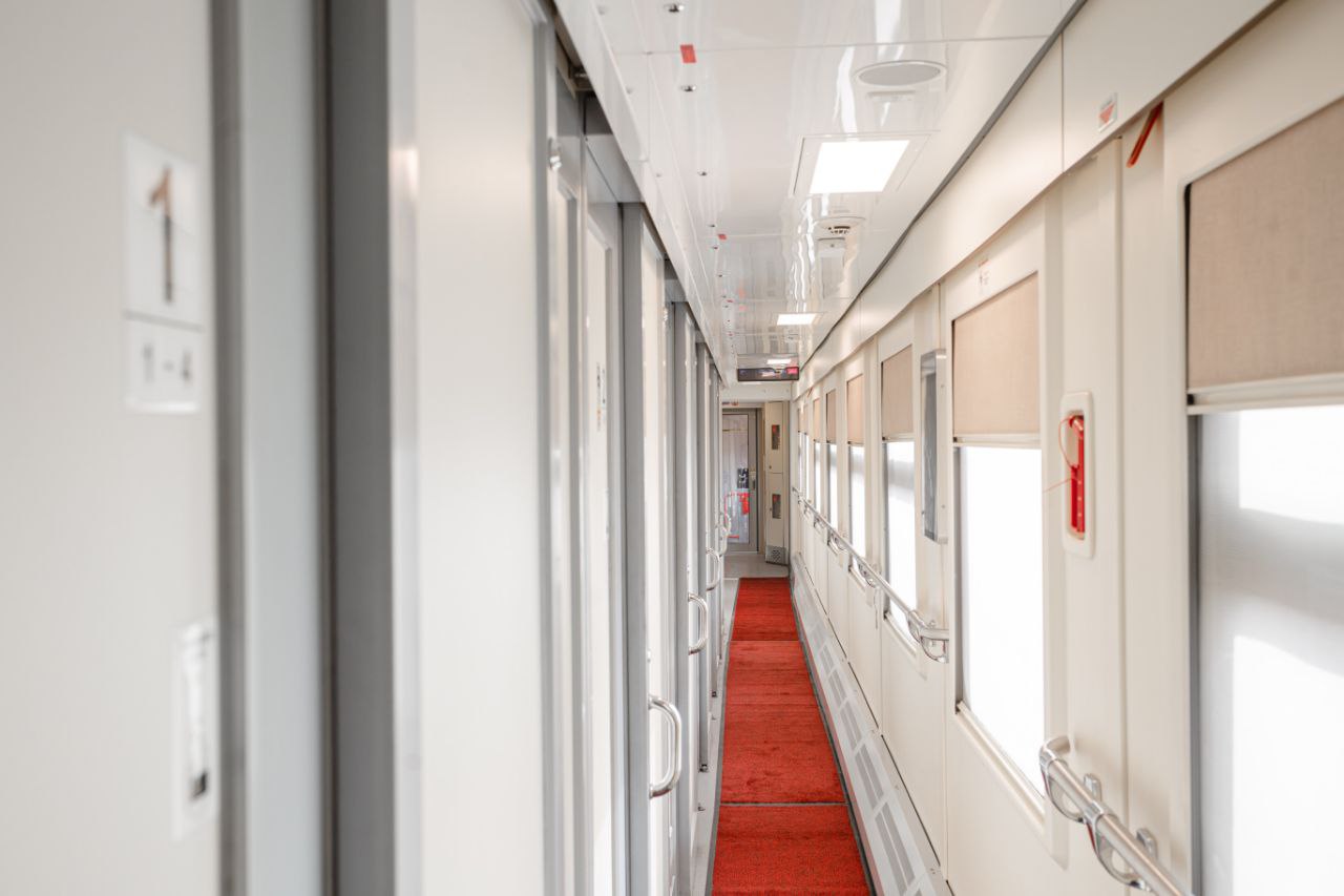 Обновили составы «северных» поездов Екатеринбург – Сургут и Сургут – Москва Обновили составы «северных» поездов Екатеринбург – Сургут и Сургут – Москва