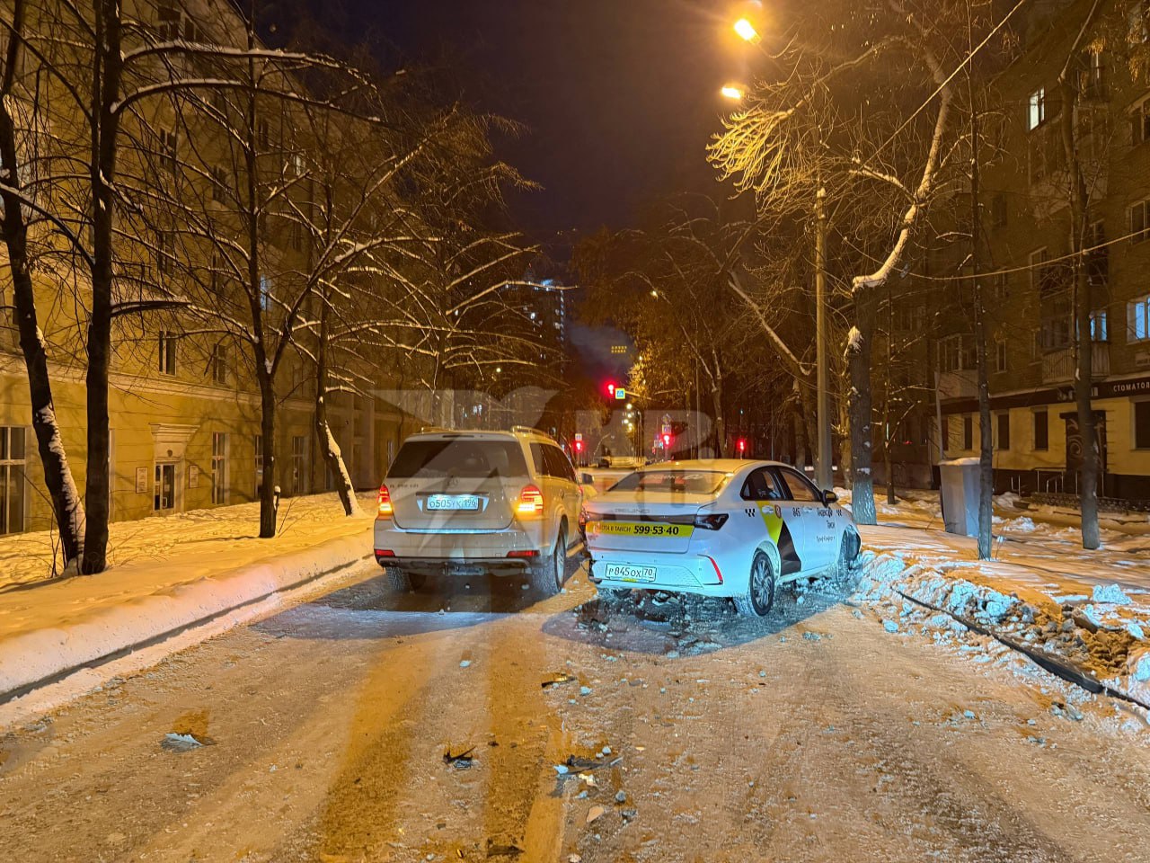 В Екатеринбурге на улице Братьев Быковых произошла авария с участием таксиста В Екатеринбурге на улице Братьев Быковых произошла авария с участием таксиста