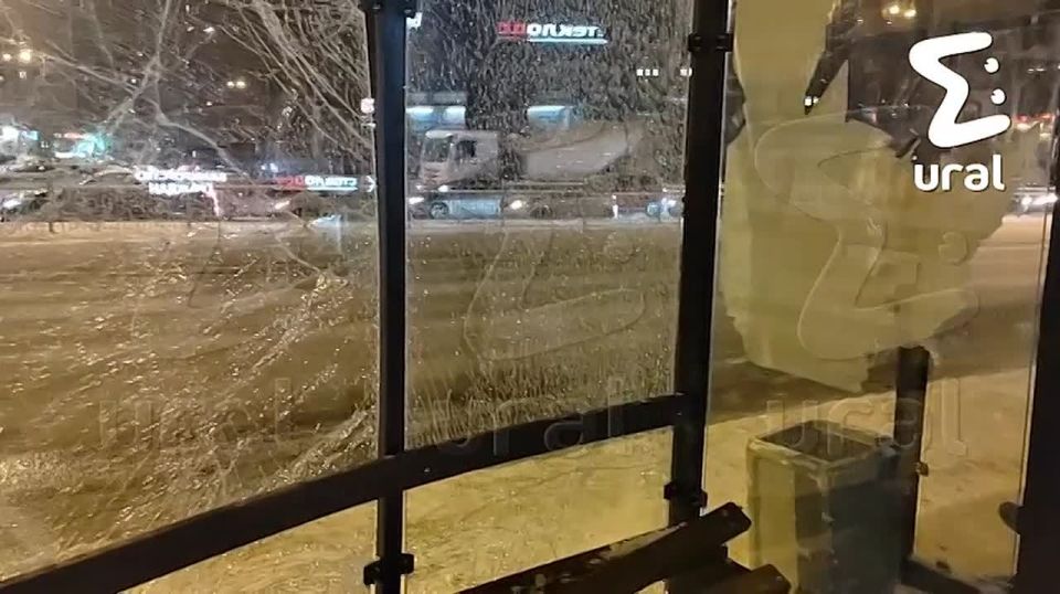 Ещё одна новенькая остановка в Екатеринбурге не прожила и полгода