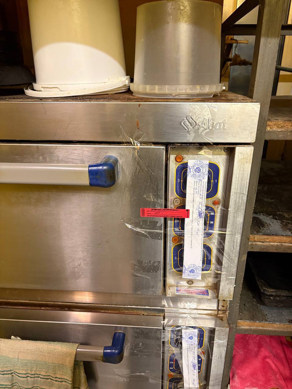 Опасно для посетителей: на Эльмаше закрыли столовую с множеством нарушением санитарных норм