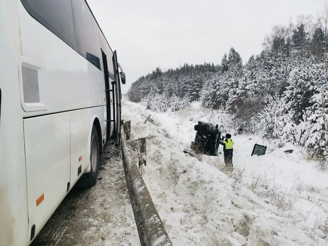 Два человека погибли в массовом ДТП под Березовским