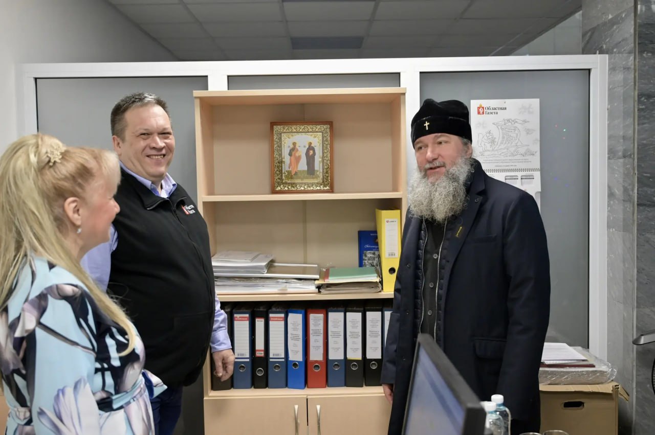 В редакции «Областной газеты» прошла встреча митрополита Екатеринбургского и Верхотурского Евгения и председателя Духовного управления мусульман Свердловской области (Центральный муфтият) Абдуля-Куддусcа Ашарина В редакции «Областной газеты» прошла встреча митрополита Екатеринбургского и Верхотурского Евгения и председателя Духовного управления мусульман Свердловской области (Центральный муфтият) Абдуля-Куддусcа Ашарина