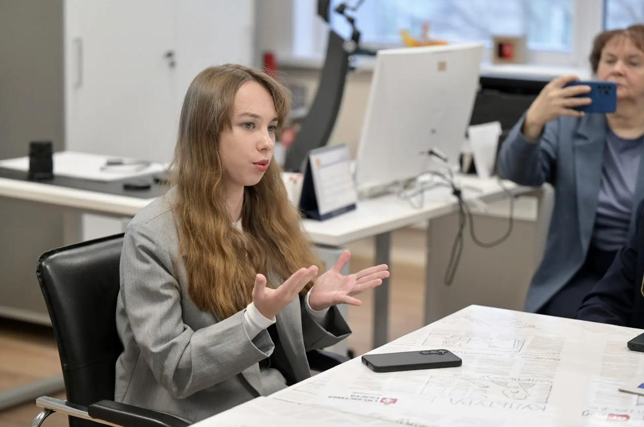 Митрополит Екатеринбургский и Верхотурский Евгений и председатель Духовного управления мусульман Свердловской области (Центральный муфтият) Абдуль-Куддусс Ашарин презентовали журналистам редакции «ОГ» и их юным коллегам... Митрополит Екатеринбургский и Верхотурский Евгений и председатель Духовного управления мусульман Свердловской области (Центральный муфтият) Абдуль-Куддусс Ашарин презентовали журналистам редакции «ОГ» и их юным коллегам...