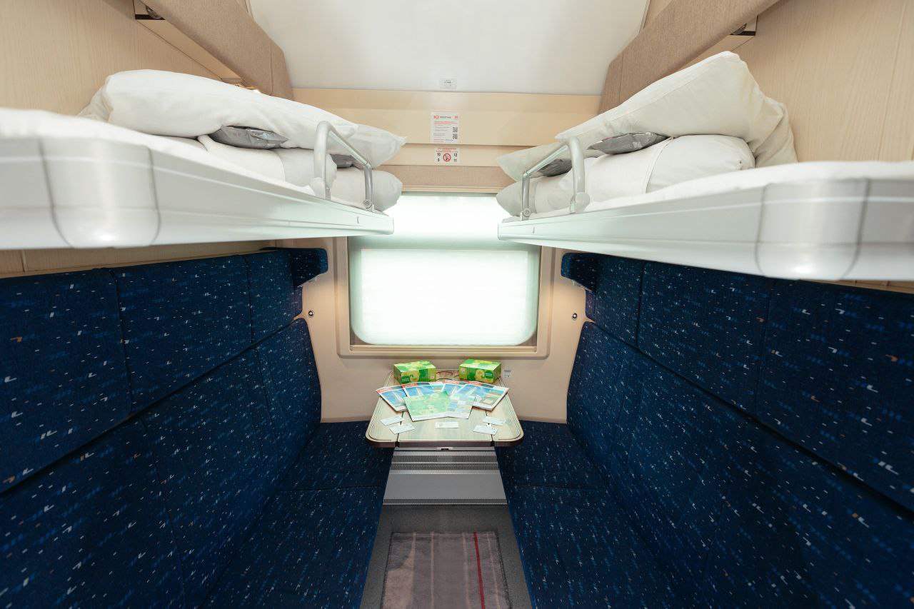 На маршруты Екатеринбург – Сургут и Сургут – Москва вышли новейшие фирменные поезда На маршруты Екатеринбург – Сургут и Сургут – Москва вышли новейшие фирменные поезда