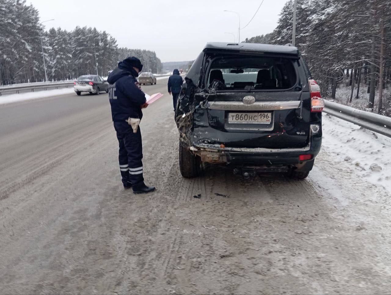 Сотрудники Госавтоинспекции устанавливают обстоятельства массового ДТП Сотрудники Госавтоинспекции устанавливают обстоятельства массового ДТП