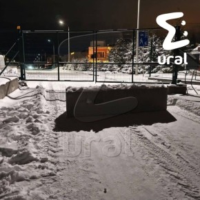 Соседи мэра Орлова по посёлку перегородили дорогу к своим домам, потому что богачи постоянно ездят мимо них