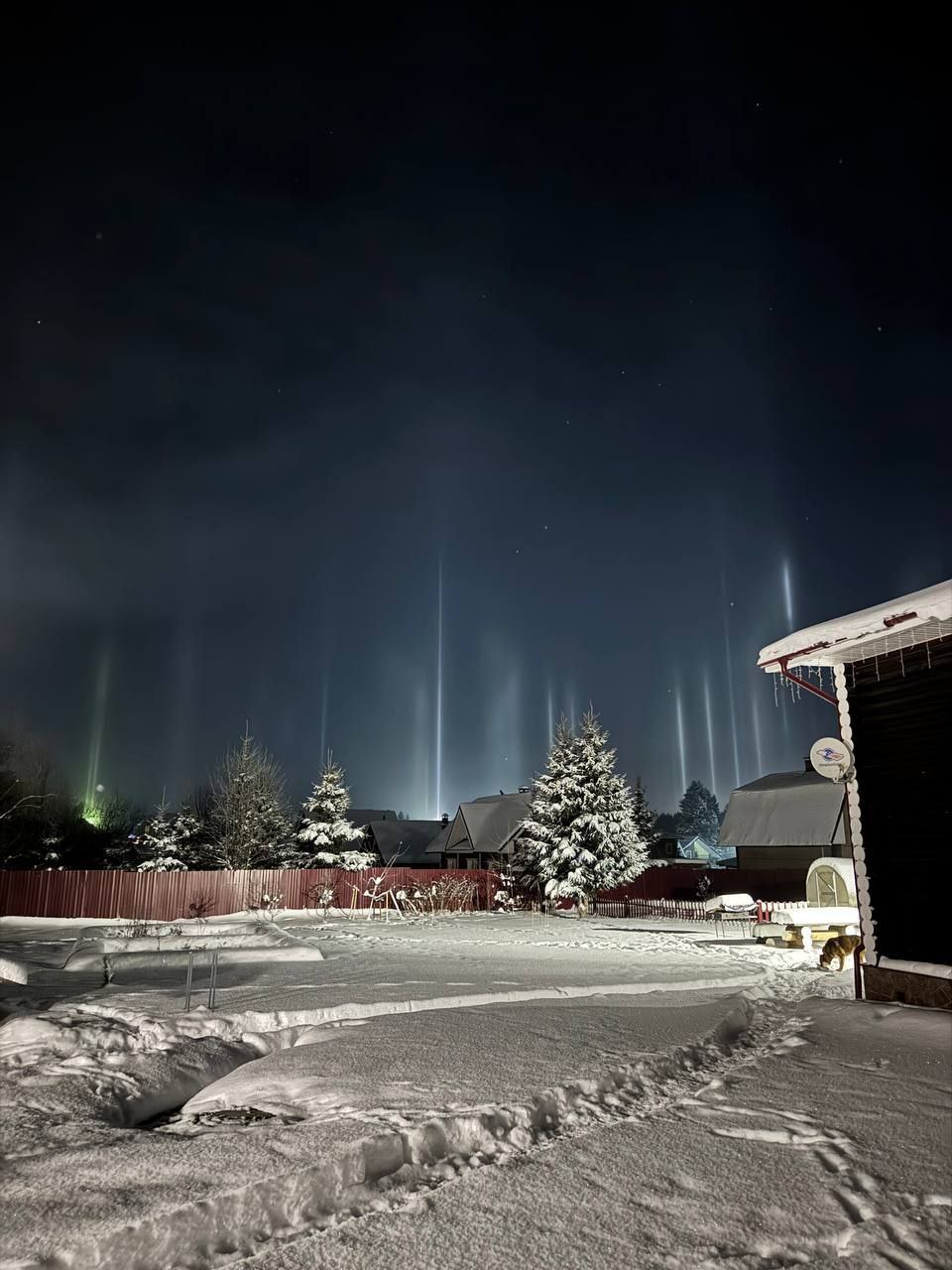 В Свердловской области и Пермском крае заметили световые столбы