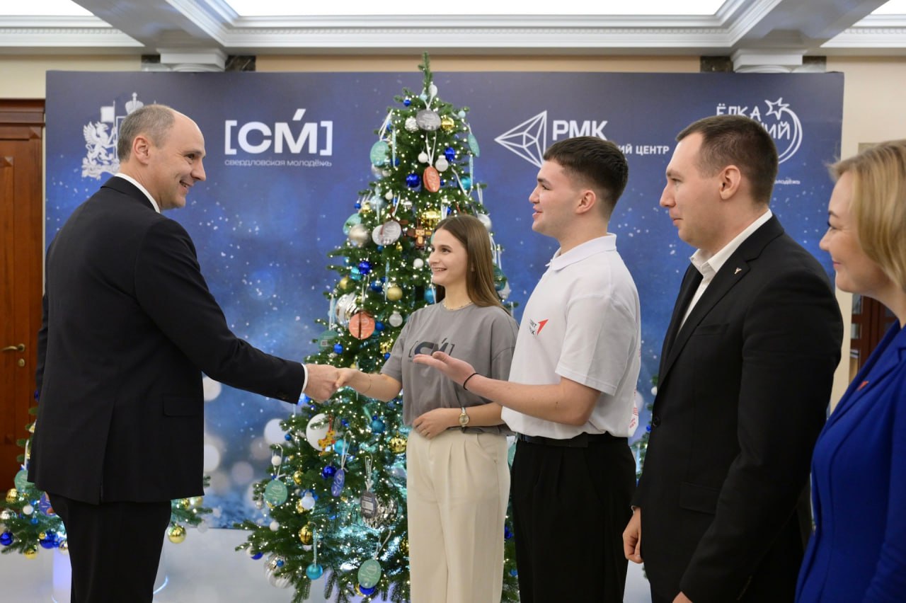 Денис Паслер под Новый год исполнит мечты двух юных свердловчан Денис Паслер под Новый год исполнит мечты двух юных свердловчан