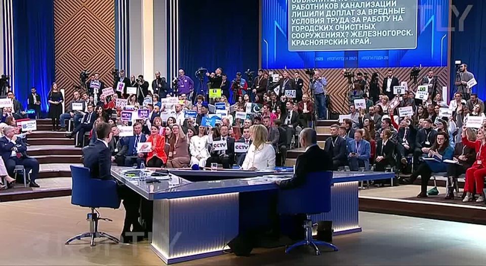 Прямая линия соединяет сердца: Евгений Бажанов из Екатеринбурга сделал предложение своей девушке прямо в прямом эфире!