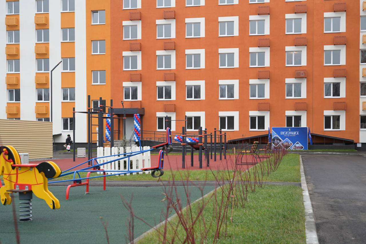 Денис Паслер сообщил, что в текущем году в регионе обеспечены жильем 1385 детей-сирот