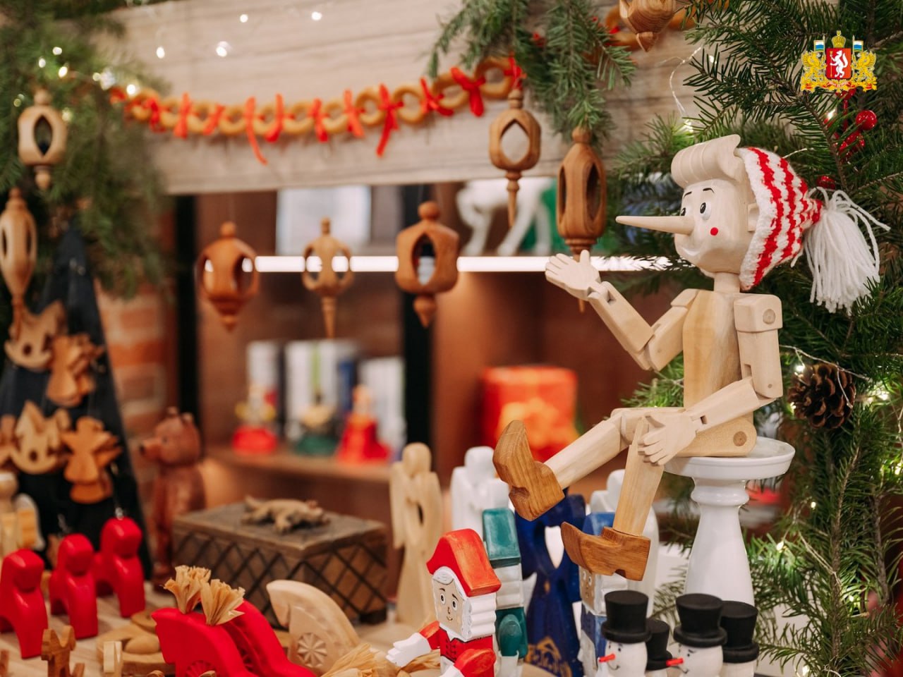 Праздник к нам приходит! В креативном кластере «Домна» стартовала новогодняя ярмарка