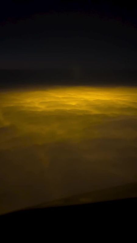 Пилот Дамир Юсупов показал, как ярко светятся теплицы в Верхней Пышме