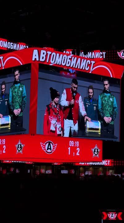 В чаше арены на секторе Д проходит викторина для юных болельщиков!