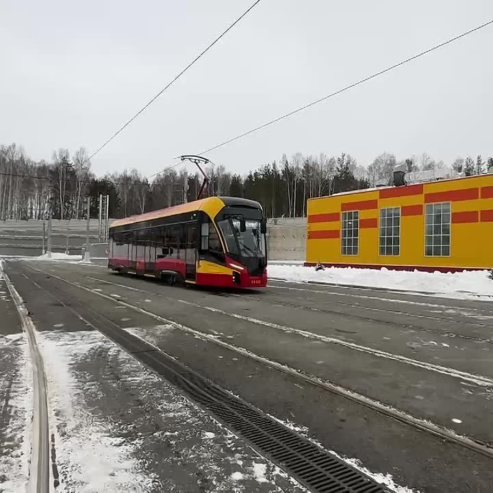 На маршруте Екатеринбург — Верхняя Пышма начали тестировать беспилотный трамвай