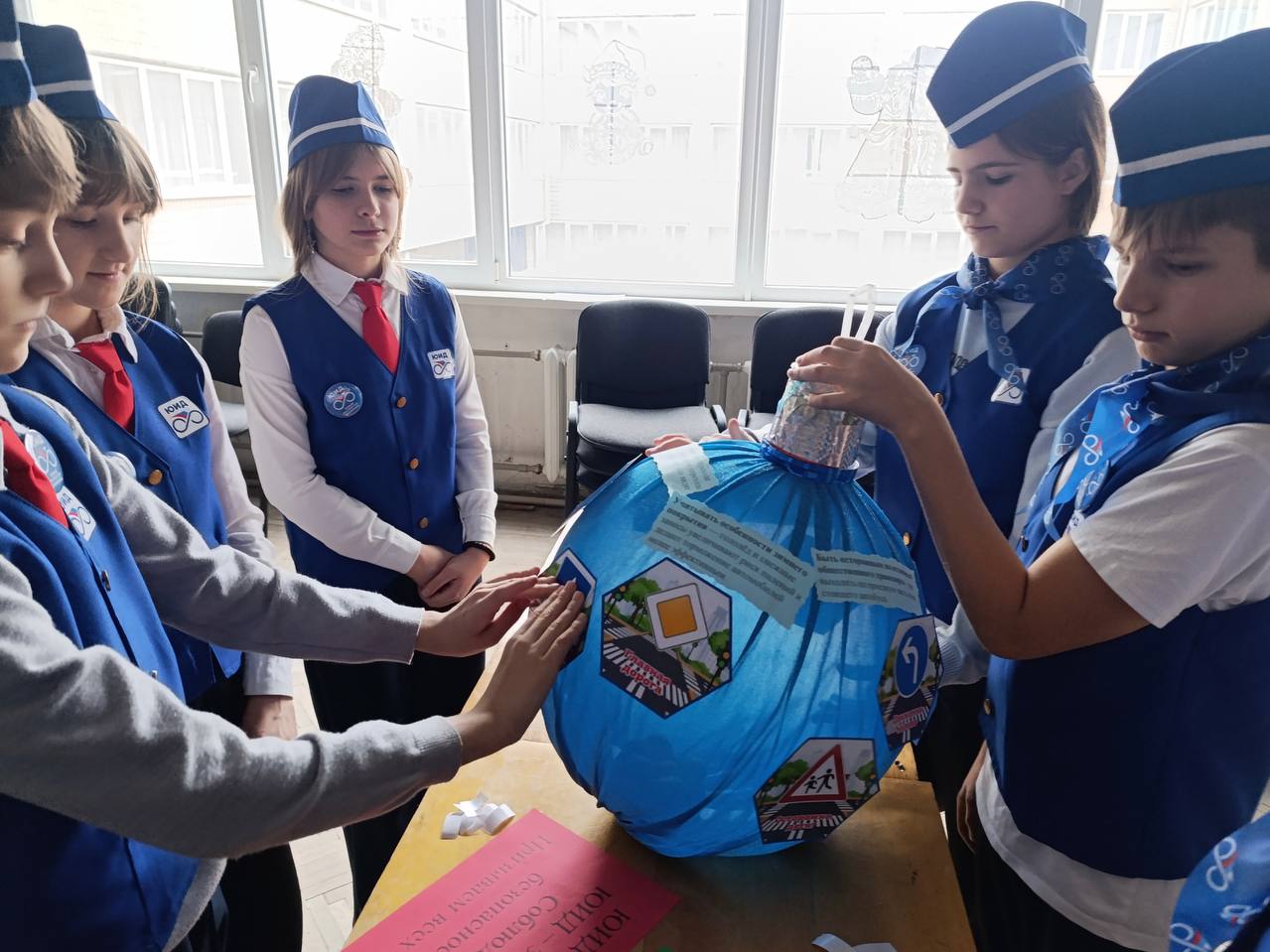 Еженедельные новости ЮИД. 13 - 19 декабря Новый год уже на пороге и юные инспекторы движения активно готовятся к празднику: участвуют в Новогоднем марафоне, творчески выполняют задания и доказывают, что безопасность может... Еженедельные новости ЮИД. 13 - 19 декабря Новый год уже на пороге и юные инспекторы движения активно готовятся к празднику: участвуют в Новогоднем марафоне, творчески выполняют задания и доказывают, что безопасность может...