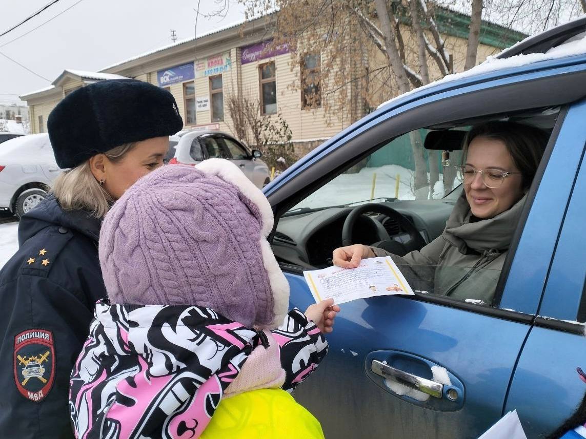 Еженедельные новости ЮИД. 13 - 19 декабря Новый год уже на пороге и юные инспекторы движения активно готовятся к празднику: участвуют в Новогоднем марафоне, творчески выполняют задания и доказывают, что безопасность может... Еженедельные новости ЮИД. 13 - 19 декабря Новый год уже на пороге и юные инспекторы движения активно готовятся к празднику: участвуют в Новогоднем марафоне, творчески выполняют задания и доказывают, что безопасность может...