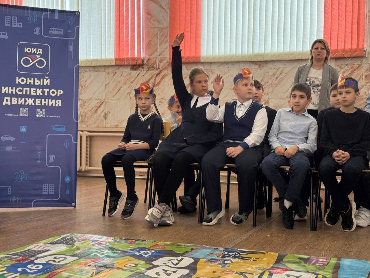 Еженедельные новости ЮИД. 13 - 19 декабря Новый год уже на пороге и юные инспекторы движения активно готовятся к празднику: участвуют в Новогоднем марафоне, творчески выполняют задания и доказывают, что безопасность может... Еженедельные новости ЮИД. 13 - 19 декабря Новый год уже на пороге и юные инспекторы движения активно готовятся к празднику: участвуют в Новогоднем марафоне, творчески выполняют задания и доказывают, что безопасность может...