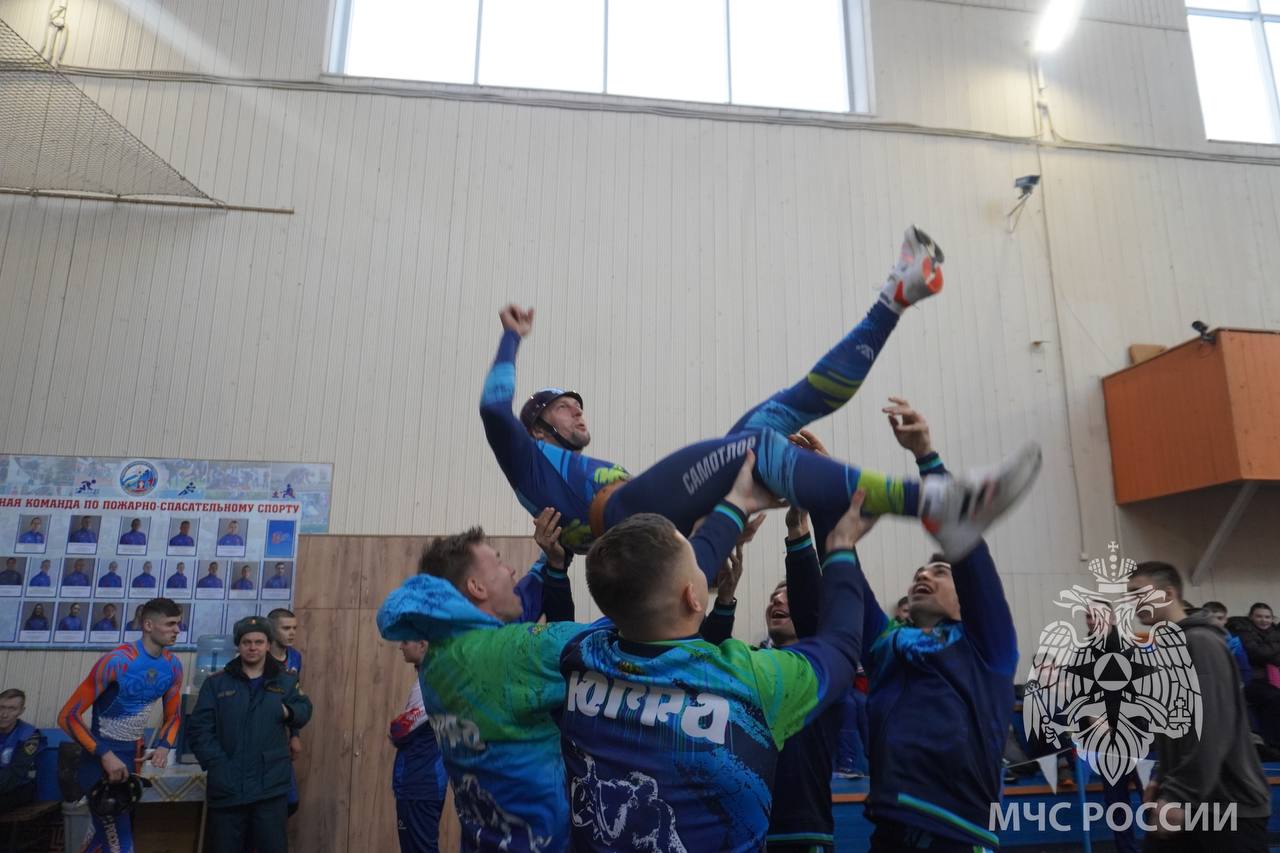 В Екатеринбурге состоялось торжественное открытие Всероссийских соревнований МЧС России «Кубок В.А. Кобцева» по пожарно-спасательному спорту В Екатеринбурге состоялось торжественное открытие Всероссийских соревнований МЧС России «Кубок В.А. Кобцева» по пожарно-спасательному спорту