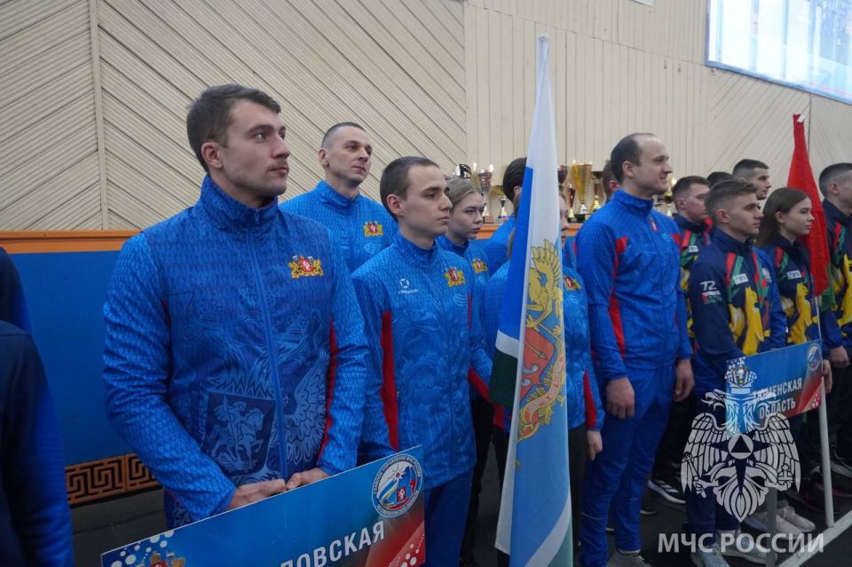 В Екатеринбурге состоялось торжественное открытие Всероссийских соревнований МЧС России «Кубок В.А. Кобцева» по пожарно-спасательному спорту