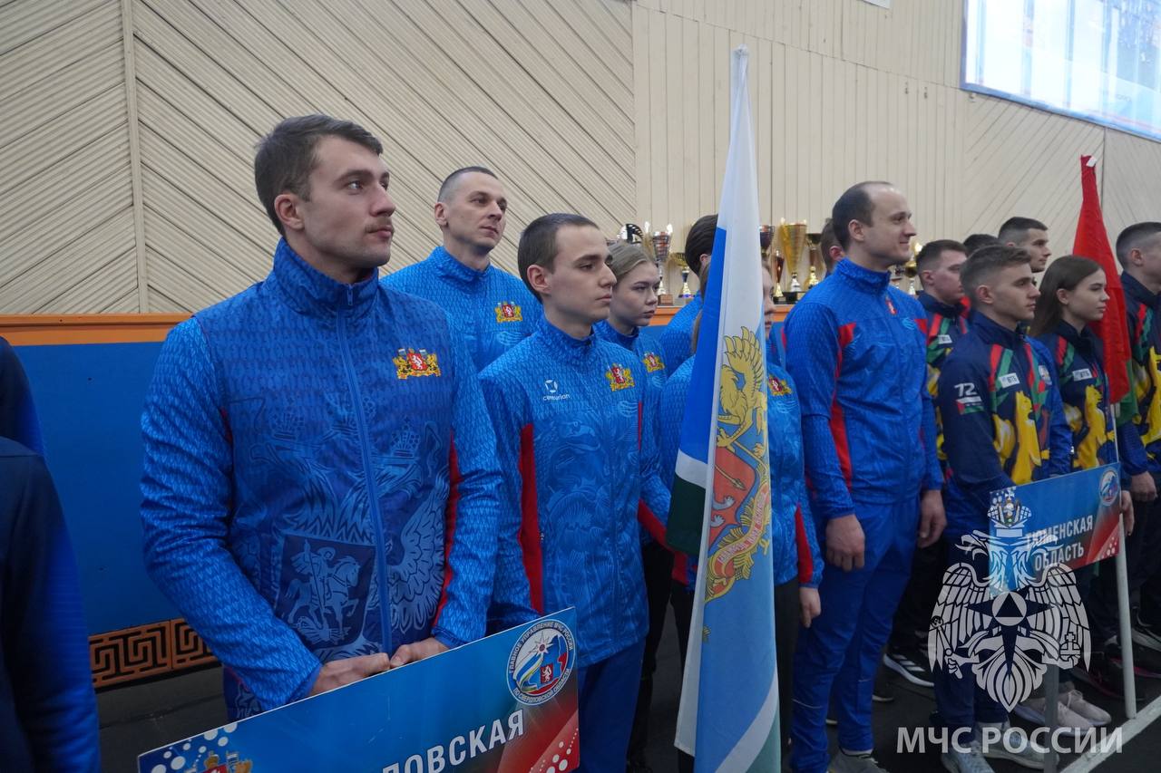В Екатеринбурге состоялось торжественное открытие Всероссийских соревнований МЧС России «Кубок В.А. Кобцева» по пожарно-спасательному спорту