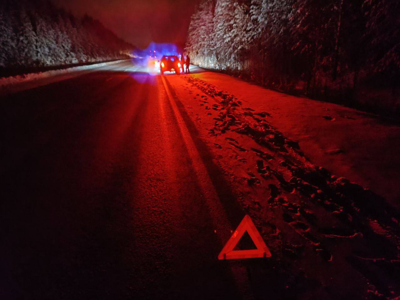 Сотрудники Госавтоинспекции Свердловской области оказали помощь семье на трассе в зимнюю ночь Сотрудники Госавтоинспекции Свердловской области оказали помощь семье на трассе в зимнюю ночь