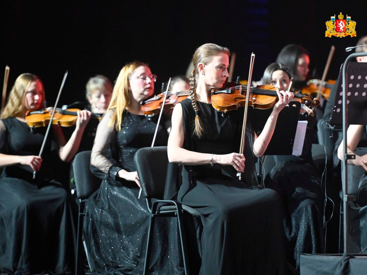 Благотворительный концерт федерального проекта «Героям нашего времени» объединил почти 4 тысячи свердловчан – врачей, военнослужащих, работников правоохранительных органов, участников специальной военной операции и членов их... Благотворительный концерт федерального проекта «Героям нашего времени» объединил почти 4 тысячи свердловчан – врачей, военнослужащих, работников правоохранительных органов, участников специальной военной операции и членов их...