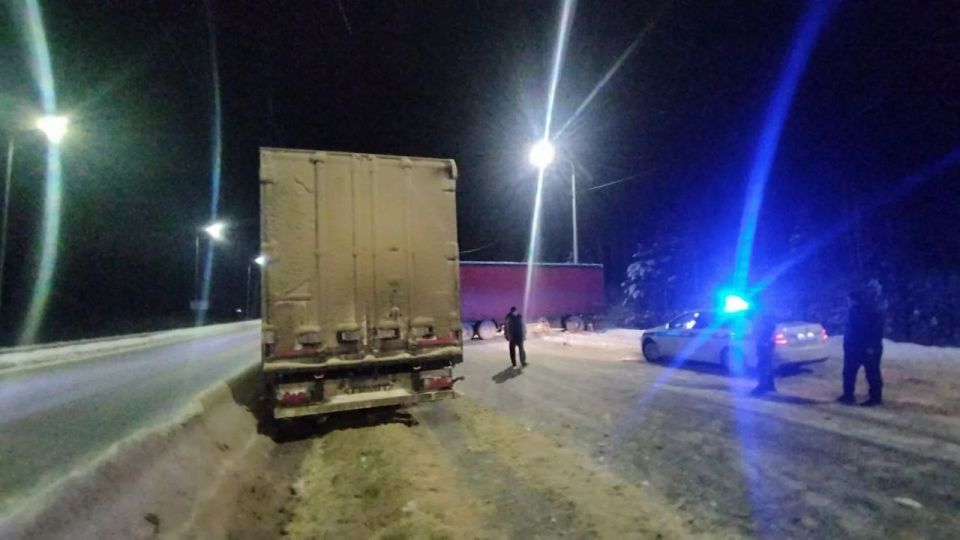 Госавтоинспекция сообщает о временном затруднении движения на 200 км федеральной трассы Р-242 «Пермь-Екатеринбург» в Красноуфимском районе в связи с ДТП