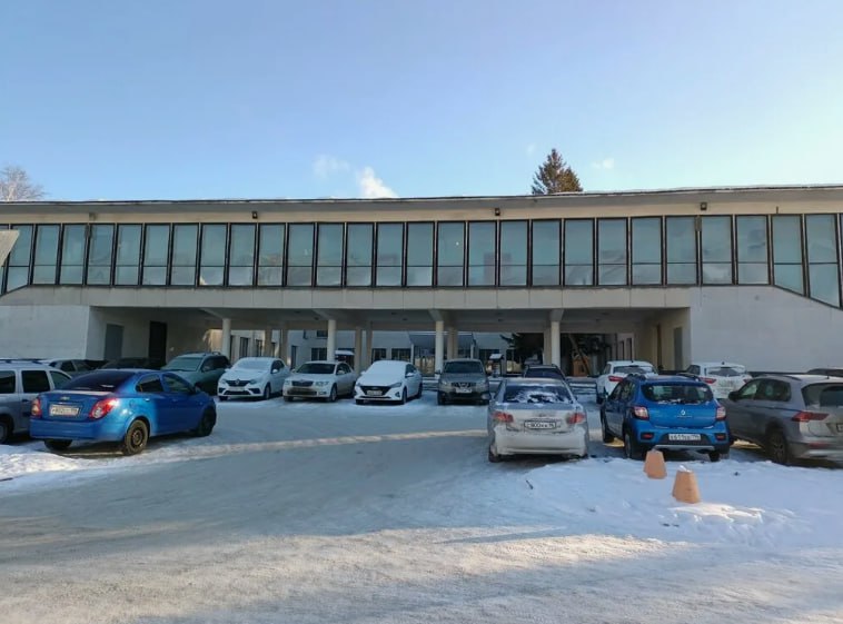 Жители Кольцово спросили: что будет с Домом культуры авиаработников?