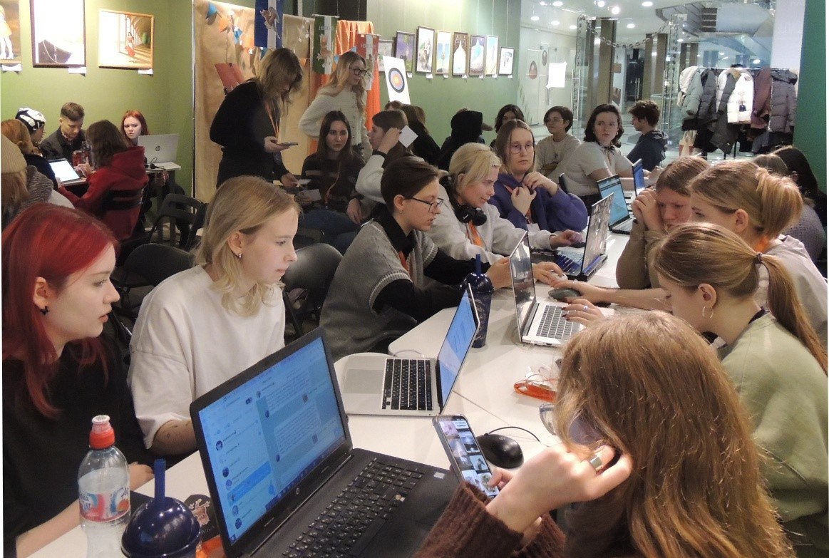 Виды города будущего, ролики о рок-клубе и креативные афиши для театров: студенты АРХа сразились в Зимнем нейробатле