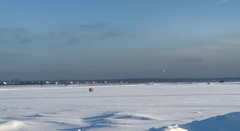Это кадры первого полета уральского самолета ЛМС-901 «Байкал» с российской силовой установкой