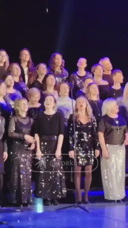 Екатеринбуржцы споют хором новогодние хиты