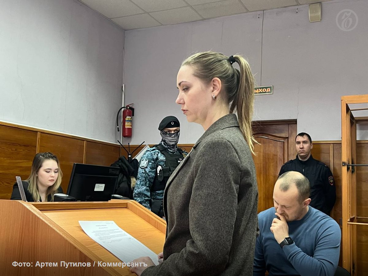 По делу редактора Ura. ru Дениса Аллаярова в качестве свидетеля выступила Юлия Карпова, супруга экс-силовика и дяди журналиста Андрея Карпова, передает корреспондент «Ъ-Урал»