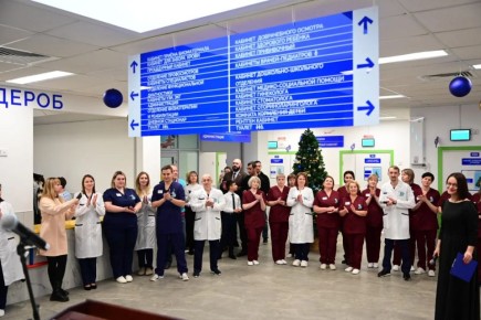 Губернатор Свердловской области Денис Паслер открыл новую детскую поликлинику в Арамили