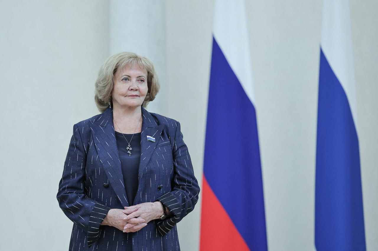 Председатель Законодательного Собрания Свердловской области Людмила Бабушкина со страниц «Областной газеты» поздравила свердловских сотрудников и ветеранов МЧС с Днем спасателя