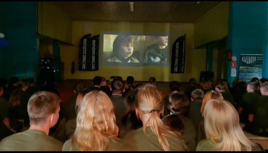 Свыше 34 тысяч человек посмотрели патриотические фильмы в рамках проекта «ВОИН.Кино» Свыше 34 тысяч человек посмотрели патриотические фильмы в рамках проекта «ВОИН.Кино»