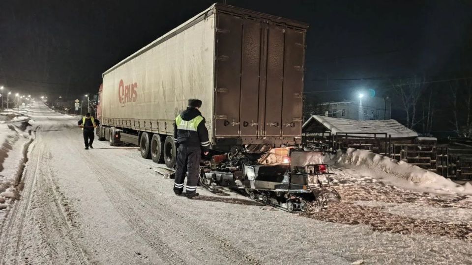 За одну ночь на территории Свердловской области автоинспекторы зарегистрировали два ДТП с участием снегоходов