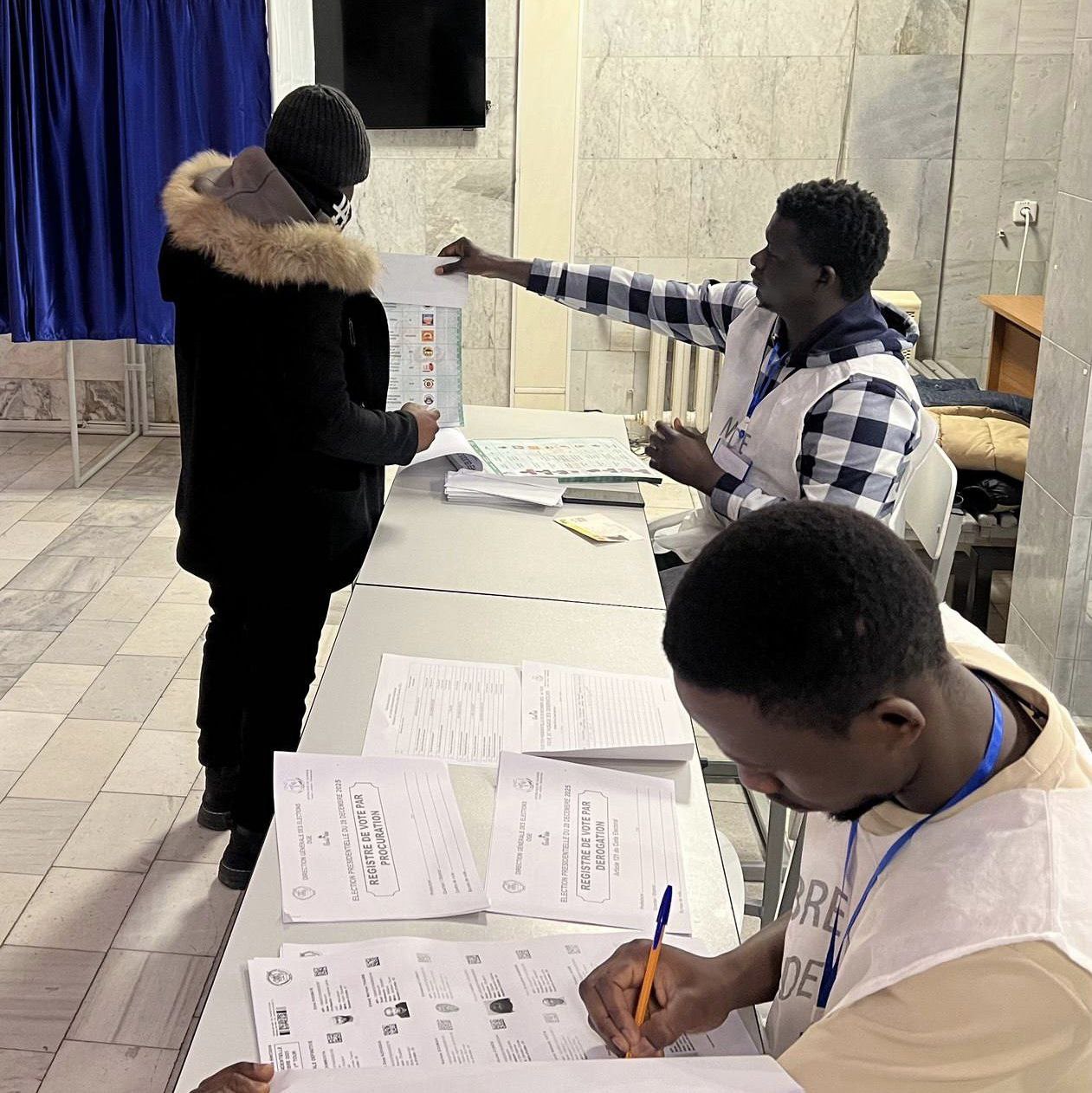 Граждане Гвинеи голосуют в шести российских городах Граждане Гвинеи голосуют в шести российских городах