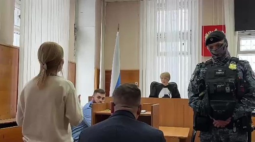 Ирина Чемезова пришла на первое заседание по уголовному делу без паспорта