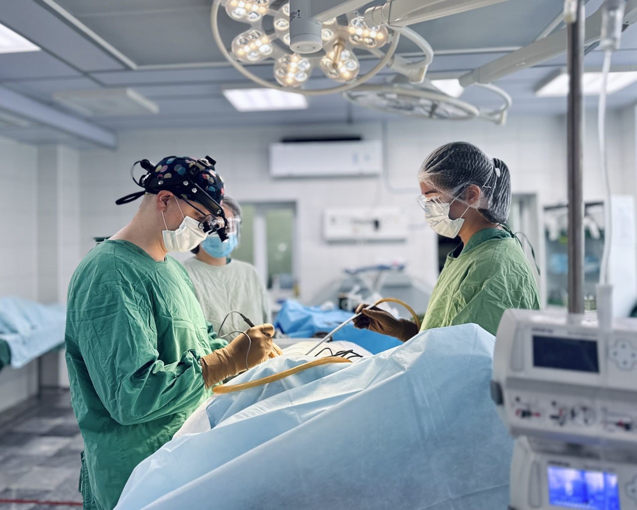 Нейрохирурги Свердловского госпиталя для ветеранов войн провели сложную двухэтапную операцию, чтобы помочь 52-летнему водителю скорой помощи