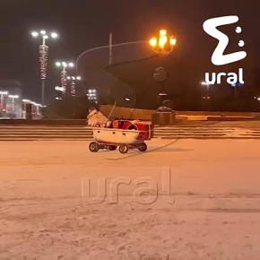 Дед Мороз всё же очень сильно спешит в вам, екатеринбуржцы, но местами его заносит
