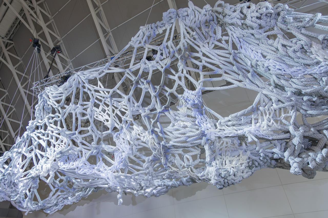 Огромное облако из пряжи появилось в Ельцин Центре Огромное облако из пряжи появилось в Ельцин Центре