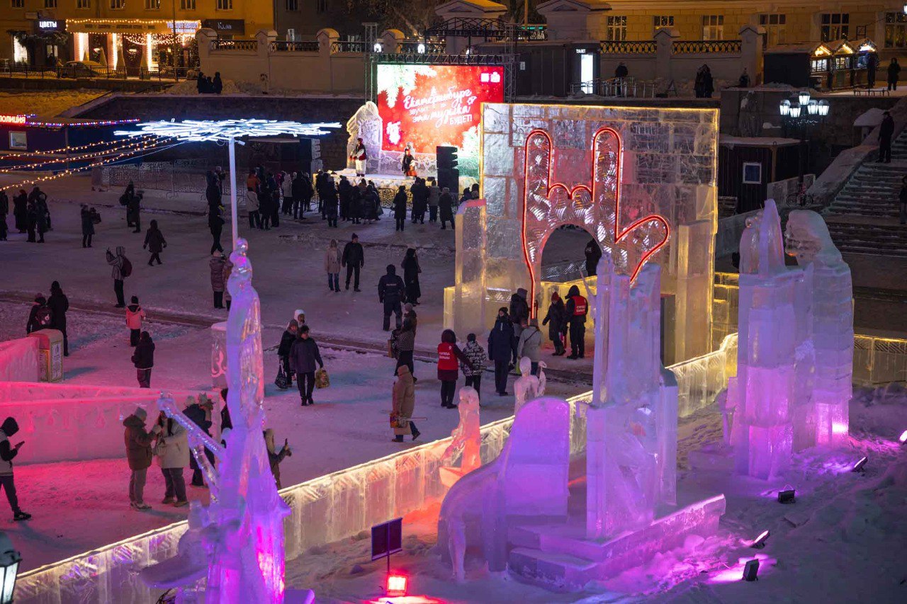 Алексей Орлов: В самом центре уральской столицы поселилась настоящая зимняя сказка – в Историческом сквере заработал ледовый городок Алексей Орлов: В самом центре уральской столицы поселилась настоящая зимняя сказка – в Историческом сквере заработал ледовый городок